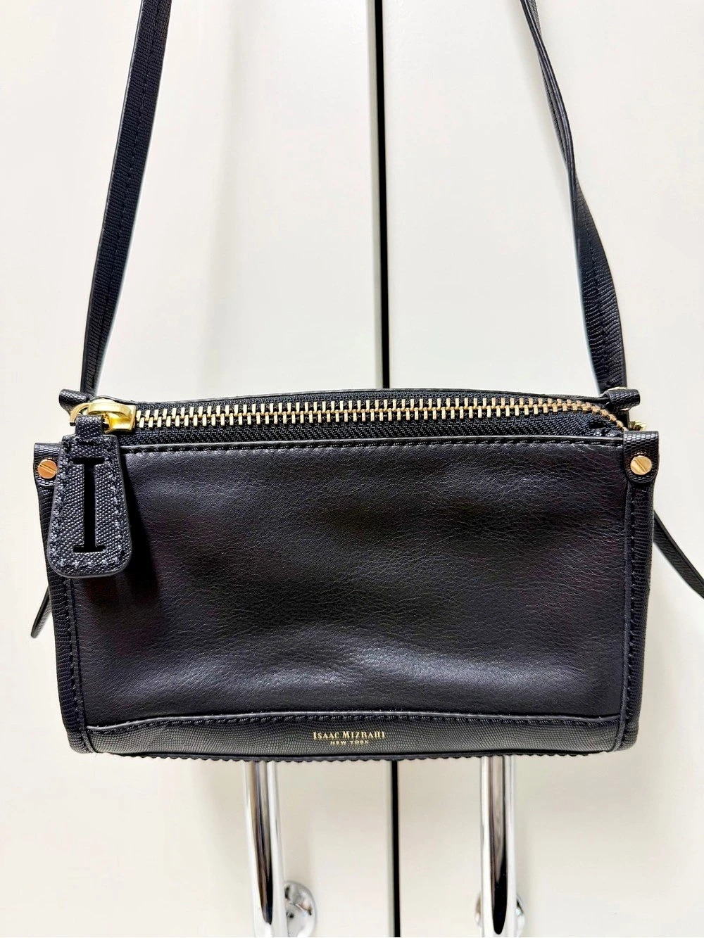 NWOT Isaac Mizrahi Black Crossbody Bag Like New